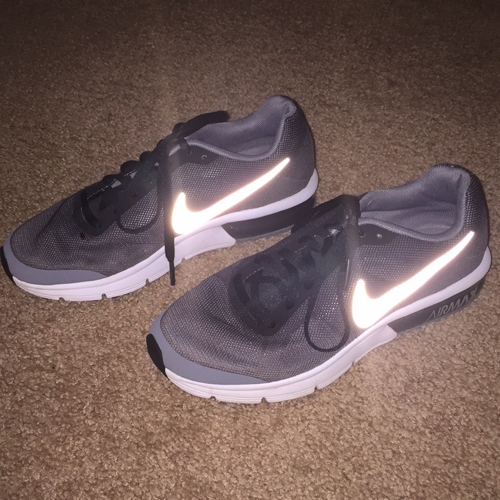 Boys tennis shoes